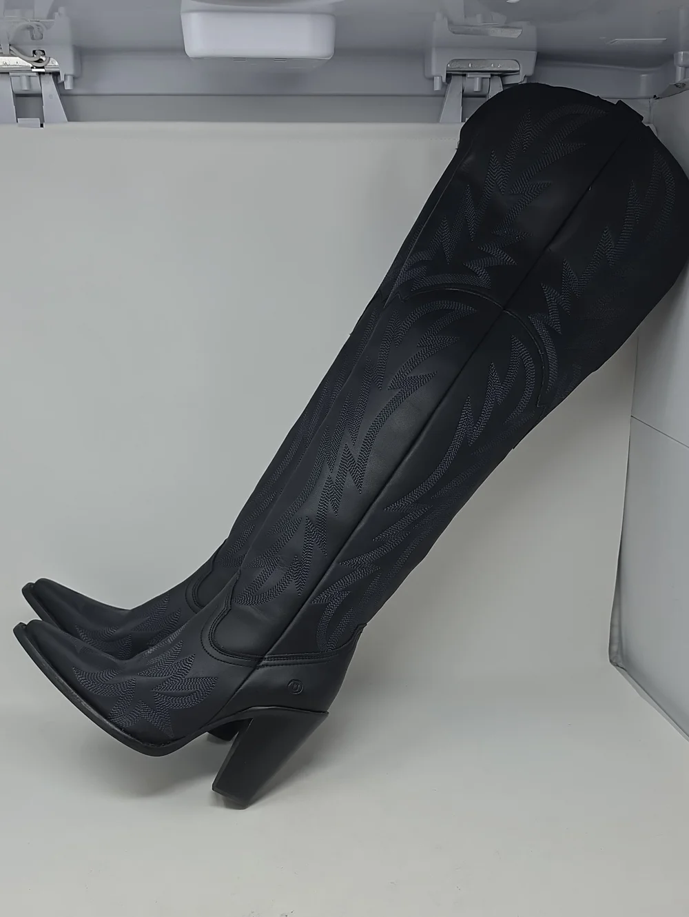 Dingo Women's Diva Over The Knee Tall Western Boots - Snip Toe Size 8.5